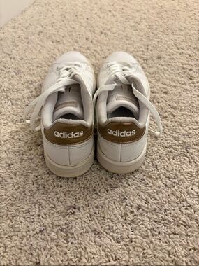 Adidas Advantage perforated stripe sneakers, metallic accents W7